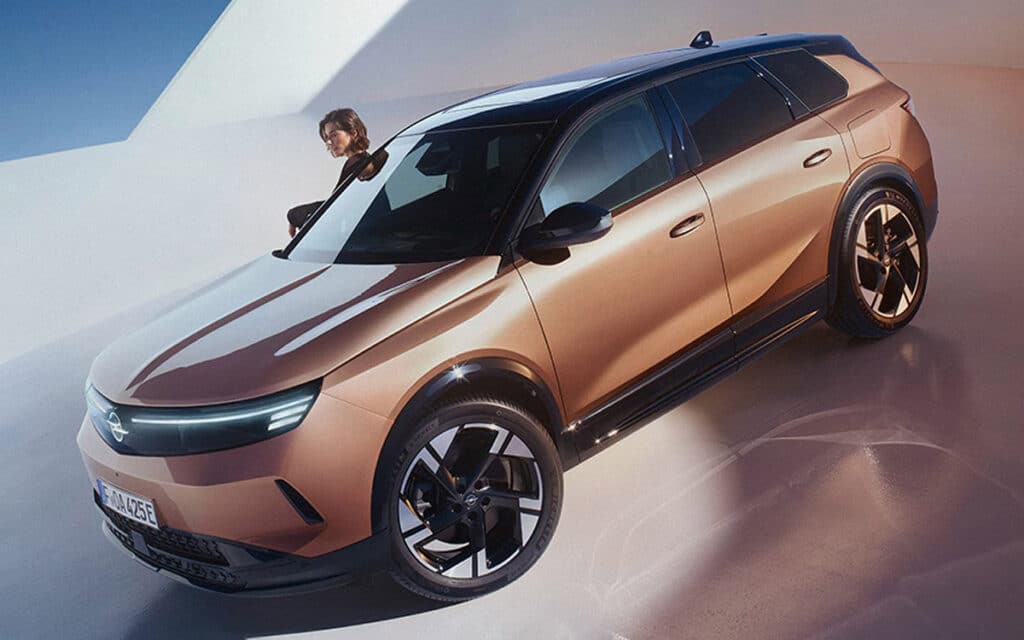 opel grandland seitlich