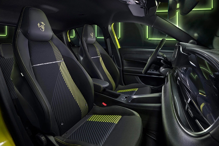 abarth 600e innenraum
