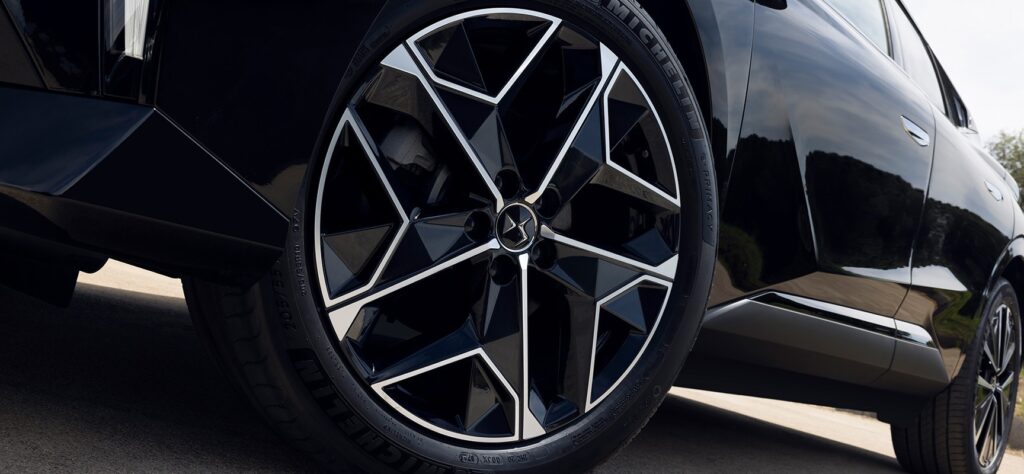 DS N°4 Étoile 1 ds_4_hybrid_wheels