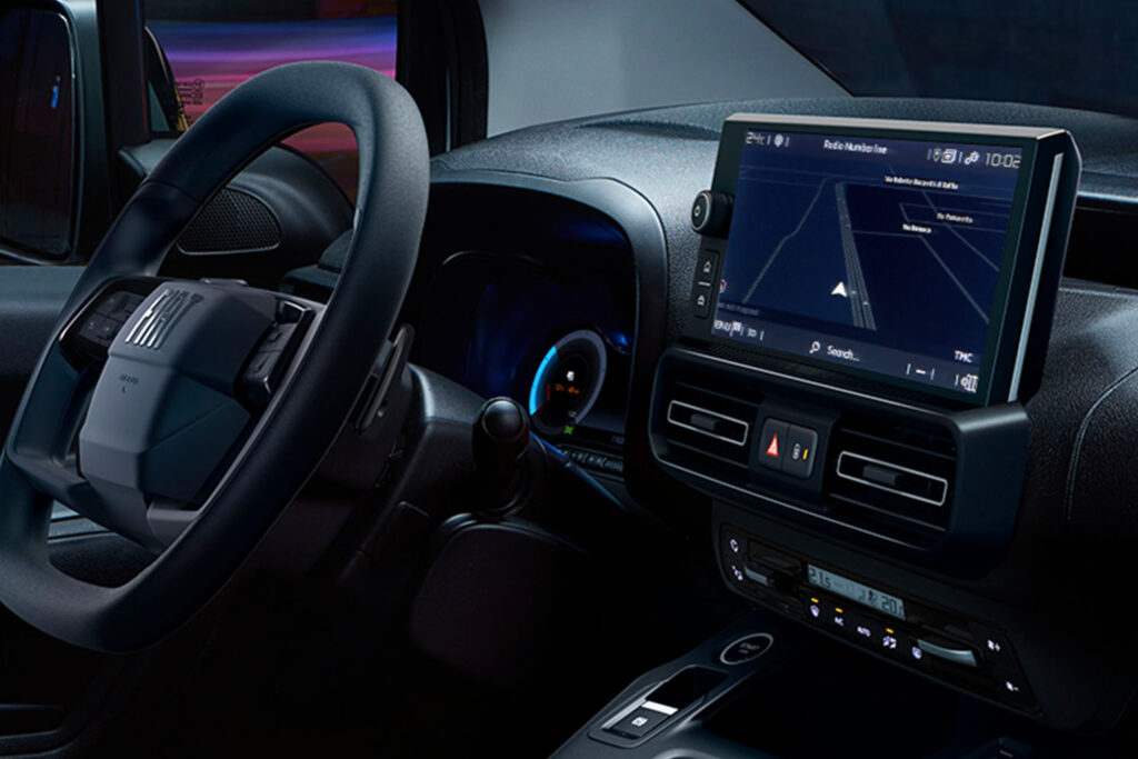 fiat doblo innenraum infotainment