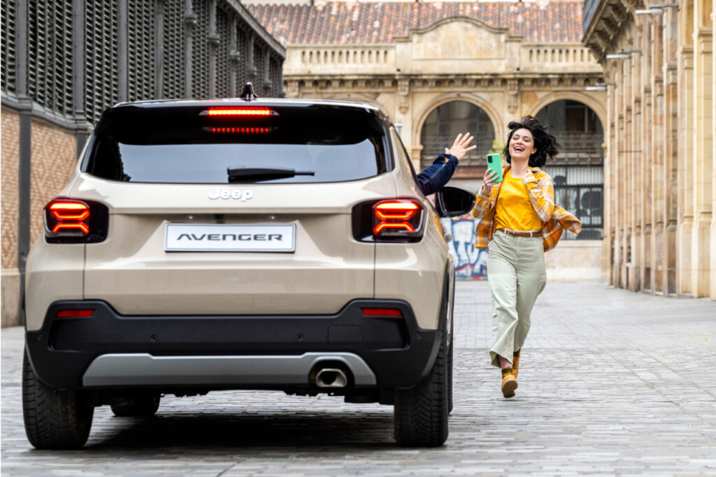 jeep avenger e hybrid heckansicht