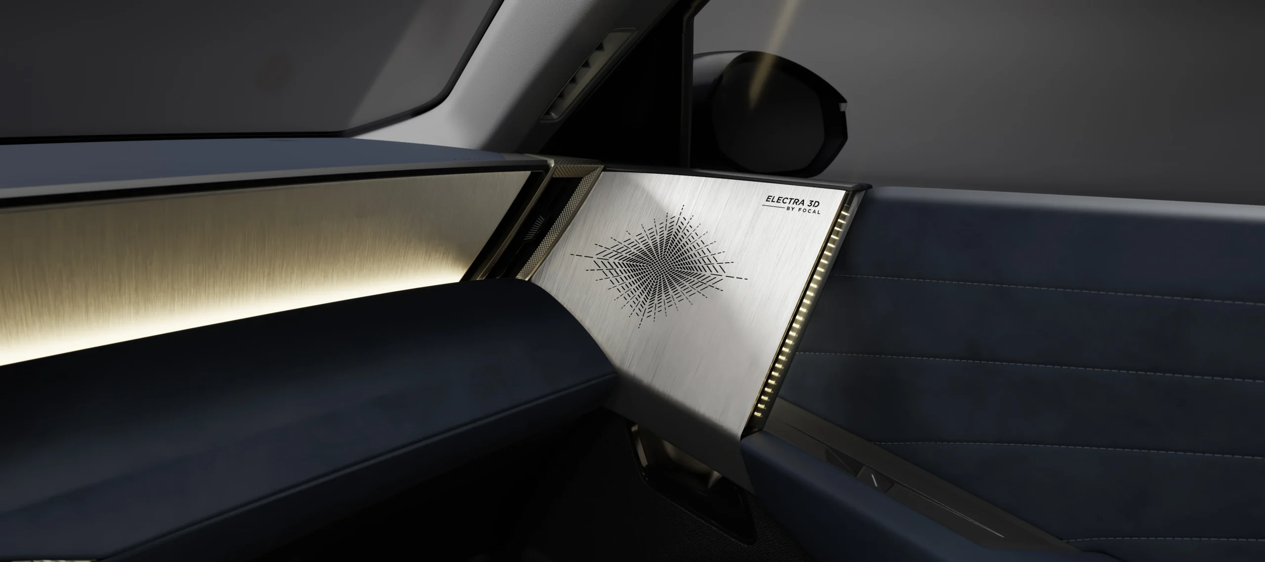 Das Bild zeigt den modernen Innenraum eines Fahrzeugs mit einer gebürsteten Metallplatte, die ein komplexes Muster und den Schriftzug 'ELECTRA 3D BY FOCAL' trägt, sowie integrierter Ambientebeleuchtung.