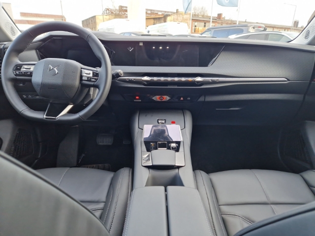 Fahrzeugabbildung DS Automobiles DS4 Cross Rivoli 1.5 BlueHDi 130 FAP EU6d