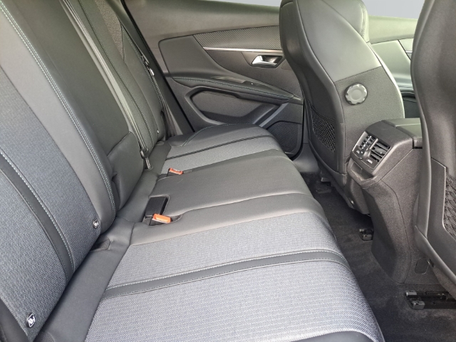Fahrzeugabbildung Peugeot 3008 Allure Pack Navi Digitales Cockpit LED ACC El. Heckklappe 2-Zonen-Klimaautom - mit KI generiert/bearbeitet