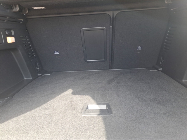 Fahrzeugabbildung Peugeot 3008 Allure Pack Navi Digitales Cockpit LED ACC El. Heckklappe 2-Zonen-Klimaautom - mit KI generiert/bearbeitet