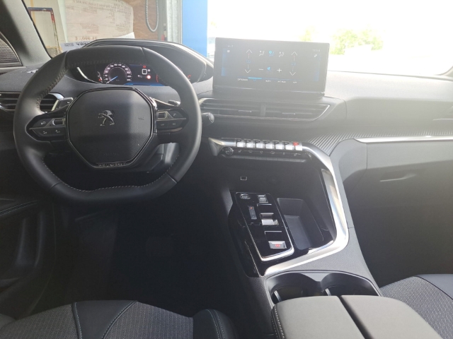 Fahrzeugabbildung Peugeot 3008 Allure Pack Navi Digitales Cockpit LED ACC El. Heckklappe 2-Zonen-Klimaautom - mit KI generiert/bearbeitet