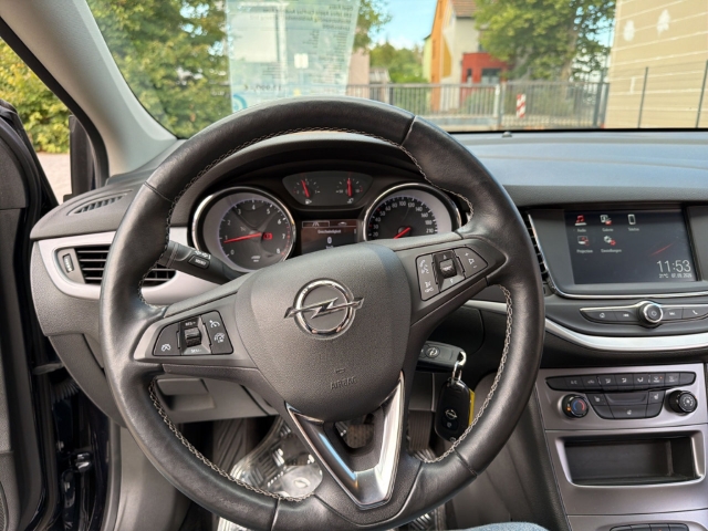 Fahrzeugabbildung Opel Astra 120 Jahre Apple CarPlay Android Auto Musikstreaming Ambientebeleuchtung SHZ LenkradHZG - mit KI generiert/bearbeitet