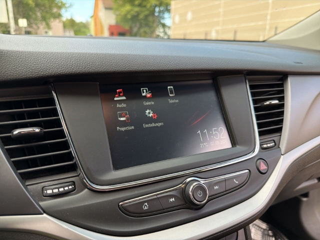 Fahrzeugabbildung Opel Astra 120 Jahre Apple CarPlay Android Auto Musikstreaming Ambientebeleuchtung SHZ LenkradHZG - mit KI generiert/bearbeitet