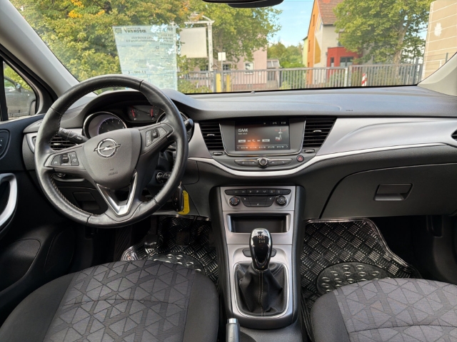 Fahrzeugabbildung Opel Astra 120 Jahre Apple CarPlay Android Auto Musikstreaming Ambientebeleuchtung SHZ LenkradHZG - mit KI generiert/bearbeitet