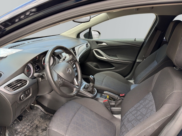 Fahrzeugabbildung Opel Astra 120 Jahre Apple CarPlay Android Auto Musikstreaming Ambientebeleuchtung SHZ LenkradHZG - mit KI generiert/bearbeitet