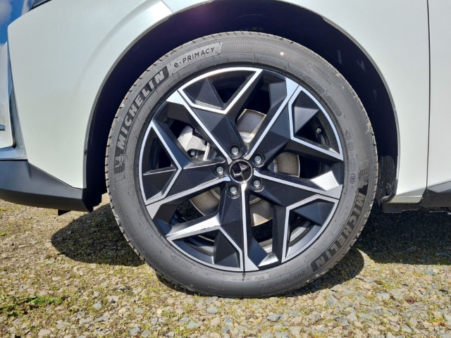 Fahrzeugabbildung DS Automobiles DS4 E-Tense Cross Rivoli Hybrid 225 Plug-In EU6d