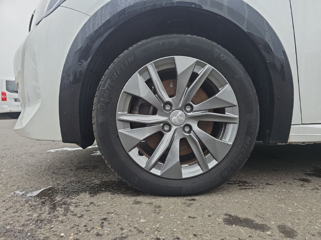 Fahrzeugabbildung Peugeot e-208 Allure Pack Elektro Navi LED Klimaautom Fahrerprofil DAB SHZ Spurhalteass.