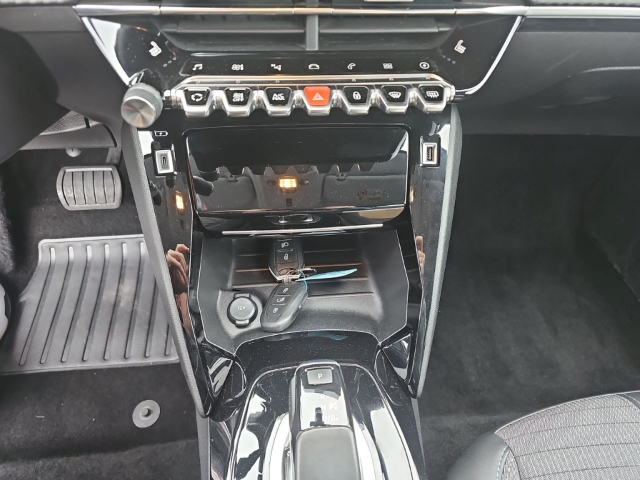 Fahrzeugabbildung Peugeot e-208 Allure Pack Elektro Navi LED Klimaautom Fahrerprofil DAB SHZ Spurhalteass.