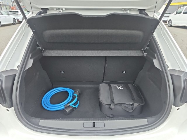 Fahrzeugabbildung Peugeot e-208 Allure Pack Elektro Navi LED Klimaautom Fahrerprofil DAB SHZ Spurhalteass.