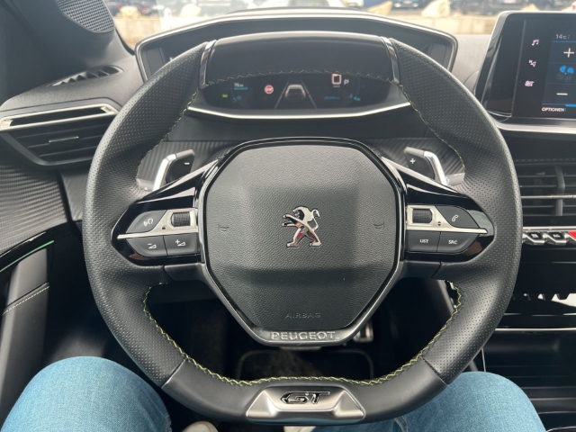 Fahrzeugabbildung Peugeot 208 GT Panorama Navi LED ACC Apple CarPlay Android Auto Klimaautom Fahrerprofil DAB