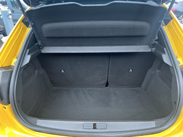 Fahrzeugabbildung Peugeot 208 GT Panorama Navi LED ACC Apple CarPlay Android Auto Klimaautom Fahrerprofil DAB