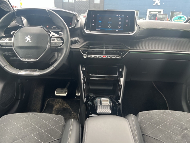 Fahrzeugabbildung Peugeot 208 GT Panorama Navi LED ACC Apple CarPlay Android Auto Klimaautom Fahrerprofil DAB