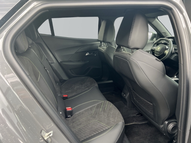 Fahrzeugabbildung Peugeot 2008 GT AHK-abnehmbar Navi Leder Massagesitze LED Apple CarPlay Android Auto Klimaautom