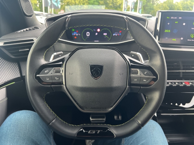 Fahrzeugabbildung Peugeot 2008 GT AHK-abnehmbar Navi Leder Massagesitze LED Apple CarPlay Android Auto Klimaautom