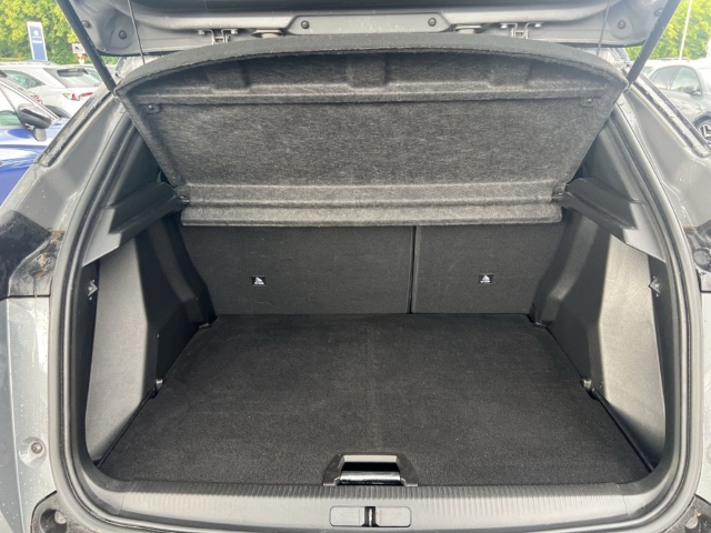 Fahrzeugabbildung Peugeot 2008 GT AHK-abnehmbar Navi Leder Massagesitze LED Apple CarPlay Android Auto Klimaautom