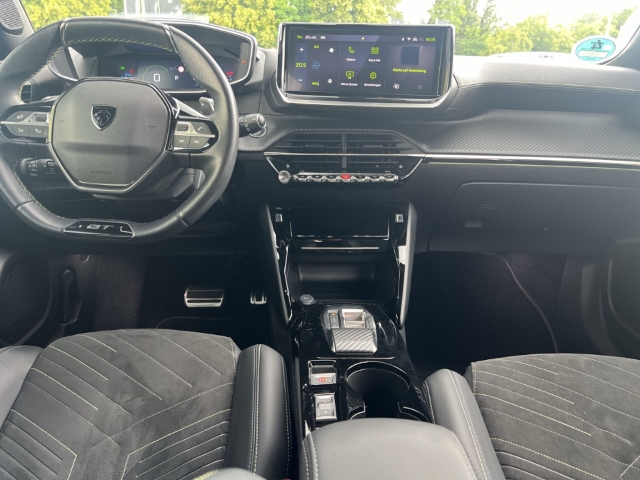 Fahrzeugabbildung Peugeot 2008 GT AHK-abnehmbar Navi Leder Massagesitze LED Apple CarPlay Android Auto Klimaautom