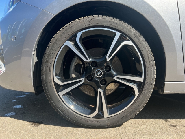 Fahrzeugabbildung Opel Corsa Ultimate Navi Alcantara LED Blendfreies Fernl. Kurvenlicht Apple CarPlay