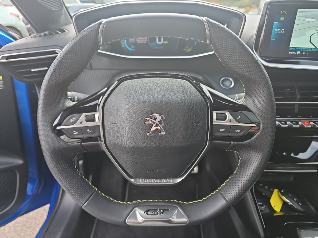 Fahrzeugabbildung Peugeot e-208 GT+ Panorama Navi LED Klimaautom Fahrerprofil DAB Ambientebeleuchtung SHZ Parklenkass.