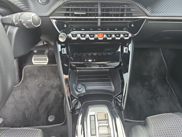 Fahrzeugabbildung Peugeot e-208 GT+ Panorama Navi LED Klimaautom Fahrerprofil DAB Ambientebeleuchtung SHZ Parklenkass.