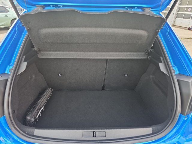 Fahrzeugabbildung Peugeot e-208 GT+ Panorama Navi LED Klimaautom Fahrerprofil DAB Ambientebeleuchtung SHZ Parklenkass.