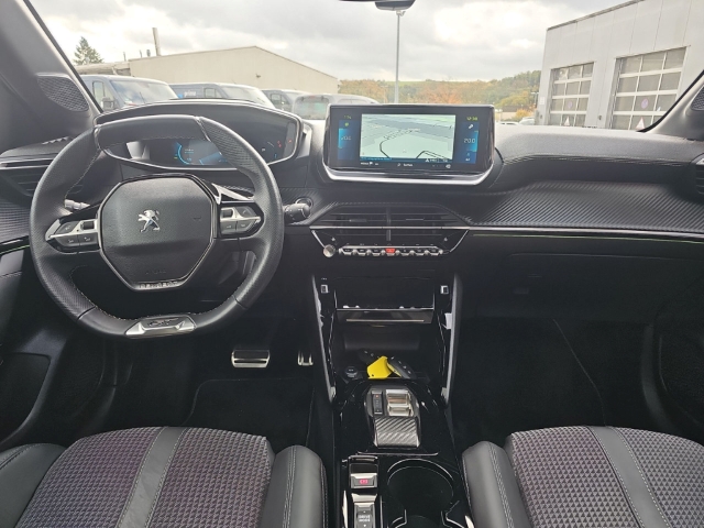 Fahrzeugabbildung Peugeot e-208 GT+ Panorama Navi LED Klimaautom Fahrerprofil DAB Ambientebeleuchtung SHZ Parklenkass.