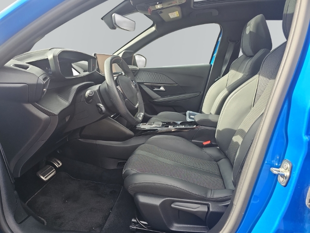 Fahrzeugabbildung Peugeot e-208 GT+ Panorama Navi LED Klimaautom Fahrerprofil DAB Ambientebeleuchtung SHZ Parklenkass.