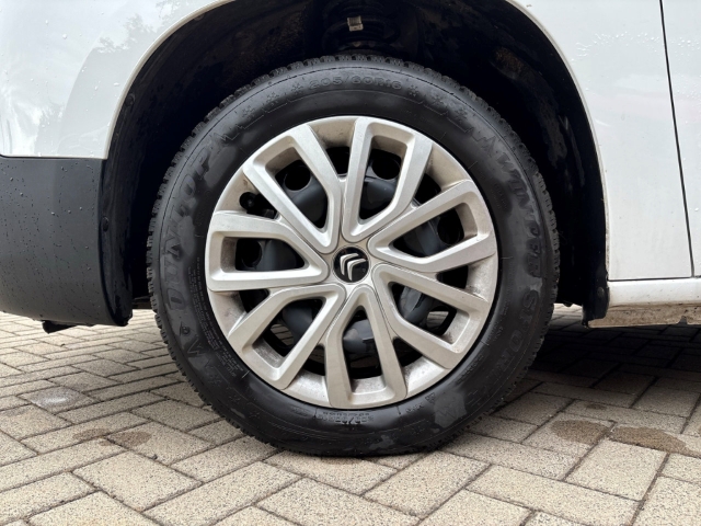Fahrzeugabbildung Citroen Berlingo Feel M Mehrzonenklima DAB SHZ Spurhalteass. Fernlichtass. Verkehrszeichenerk.