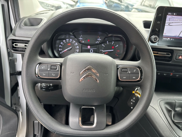 Fahrzeugabbildung Citroen Berlingo Feel M Mehrzonenklima DAB SHZ Spurhalteass. Fernlichtass. Verkehrszeichenerk.