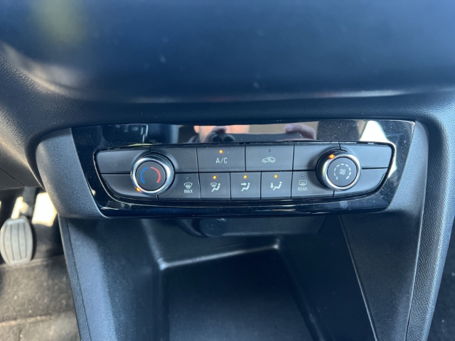 Fahrzeugabbildung Opel Corsa Edition Apple CarPlay Android Auto Musikstreaming DAB Spurhalteass. Verkehrszeichenerk.