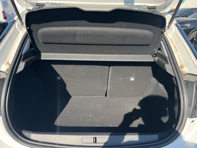 Fahrzeugabbildung Opel Corsa Edition Apple CarPlay Android Auto Musikstreaming DAB Spurhalteass. Verkehrszeichenerk.