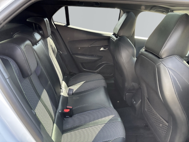 Fahrzeugabbildung Peugeot 2008 GT El. Panodach Navi 360 Kamera LED Apple CarPlay Android Auto Klimaautom Fahrerprofil - mit KI generiert/bearbeitet