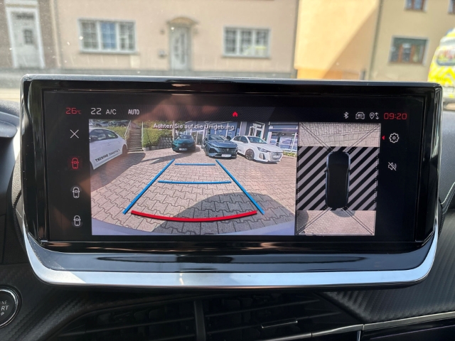 Fahrzeugabbildung Peugeot 2008 GT El. Panodach Navi 360 Kamera LED Apple CarPlay Android Auto Klimaautom Fahrerprofil - mit KI generiert/bearbeitet