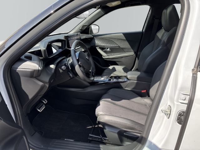 Fahrzeugabbildung Peugeot 2008 GT El. Panodach Navi 360 Kamera LED Apple CarPlay Android Auto Klimaautom Fahrerprofil - mit KI generiert/bearbeitet