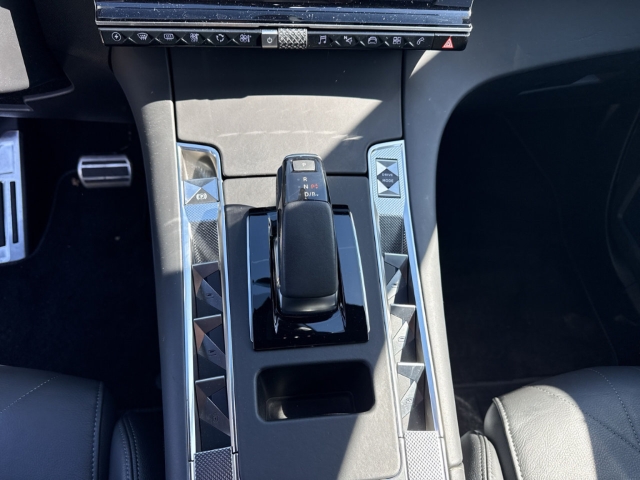 Fahrzeugabbildung DS Automobiles DS7 E-Tense Rivoli 4x2 Digitales Cockpit LED Klimaautom Ambientebeleuchtung