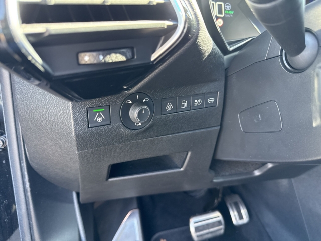 Fahrzeugabbildung DS Automobiles DS7 E-Tense Rivoli 4x2 Digitales Cockpit LED Klimaautom Ambientebeleuchtung