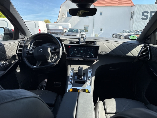 Fahrzeugabbildung DS Automobiles DS7 E-Tense Rivoli 4x2 Digitales Cockpit LED Klimaautom Ambientebeleuchtung