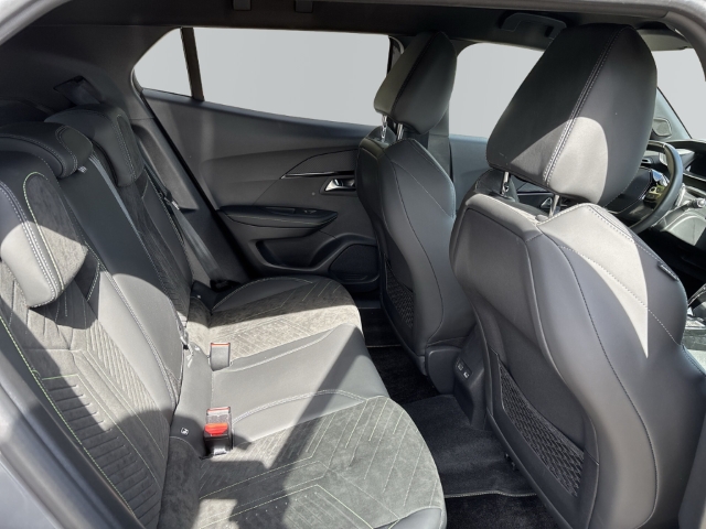 Fahrzeugabbildung Peugeot 2008 GT AHK-abnehmbar Navi Leder 360 Kamera Massagesitze LED ACC Apple CarPlay Android Auto - mit KI generiert/bearbeitet