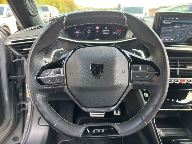 Fahrzeugabbildung Peugeot 2008 GT AHK-abnehmbar Navi Leder 360 Kamera Massagesitze LED ACC Apple CarPlay Android Auto - mit KI generiert/bearbeitet