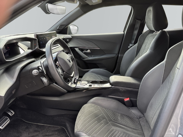 Fahrzeugabbildung Peugeot 2008 GT AHK-abnehmbar Navi Leder 360 Kamera Massagesitze LED ACC Apple CarPlay Android Auto - mit KI generiert/bearbeitet