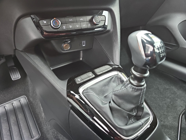 Fahrzeugabbildung Opel Corsa F Edition LED Apple CarPlay Android Auto Musikstreaming DAB SHZ LenkradHZG - mit KI generiert/bearbeitet