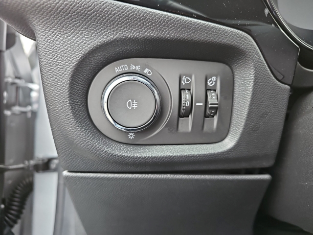 Fahrzeugabbildung Opel Corsa F Edition LED Apple CarPlay Android Auto Musikstreaming DAB SHZ LenkradHZG - mit KI generiert/bearbeitet