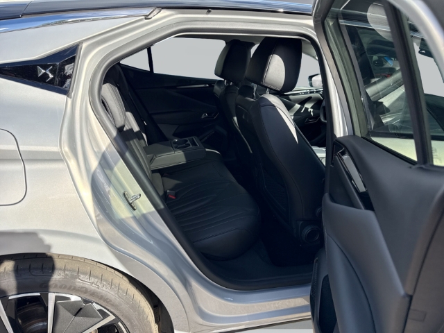 Fahrzeugabbildung DS Automobiles DS4 E-Tense Rivoli PHEV HUD Digitales Cockpit LED El. Heckklappe Mehrzonenklima
