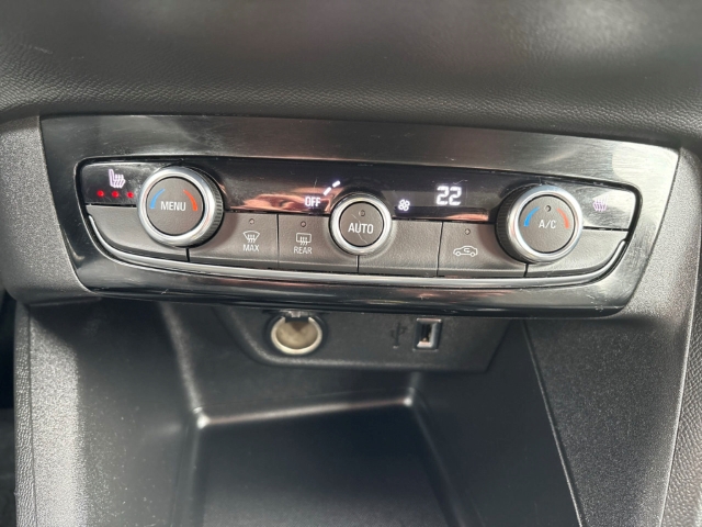 Fahrzeugabbildung Opel Corsa Electric Edition Apple CarPlay Android Auto Klimaautom Musikstreaming DAB SHZ Spurhalteass.