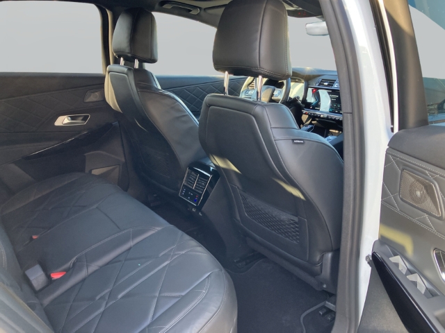 Fahrzeugabbildung DS Automobiles DS7 E-Tense 4x4 Ligne Noire Panorama Navi Massagesitze Klimasitze Xenon Apple CarPlay