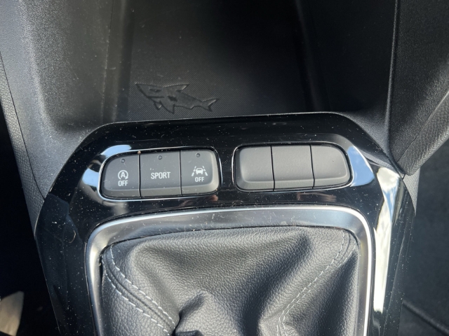 Fahrzeugabbildung Opel Corsa GS LED Apple CarPlay Android Auto Klimaautom Musikstreaming DAB SHZ LenkradHZG